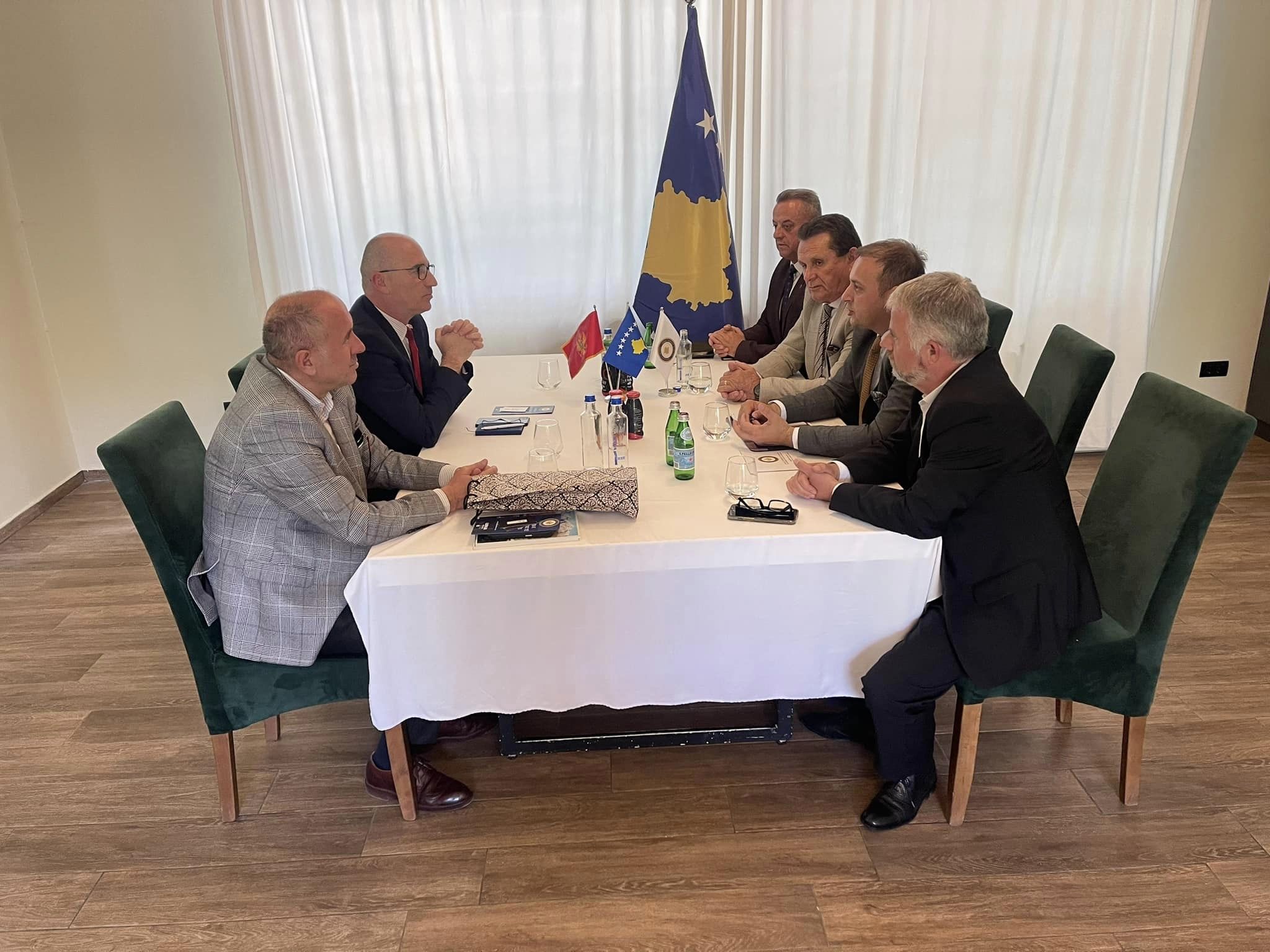 kosova-e-mali-i-zi-synojne-forcimin-e-bashkepunimit-ekonomik
