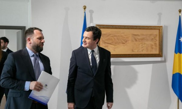 rukiqi-kritikon-pushtetin:-me-20-milione-euro-investime-ne-telekom,-rezultati-eshte-ky-kolaps-i-plote-i-vala-s