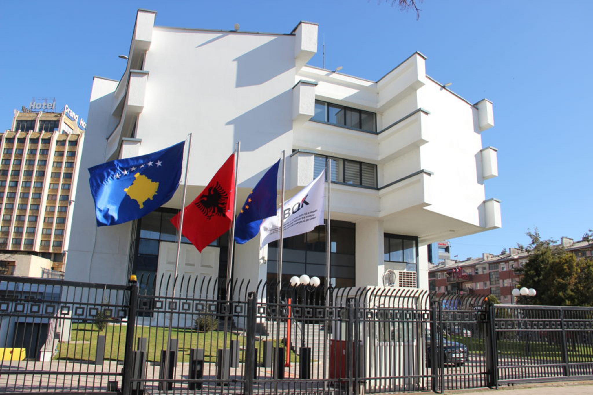 ceshtja-e-dinarit-–-bqk-permend-efektin-qe-pati-plani-10-pikesh-per-zbatimin-e-rregullores