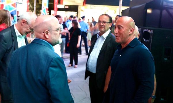 Jazz në Mitrovicë, Haradinaj publikon fotografi me Hovenier dhe ambasadorët tjerë