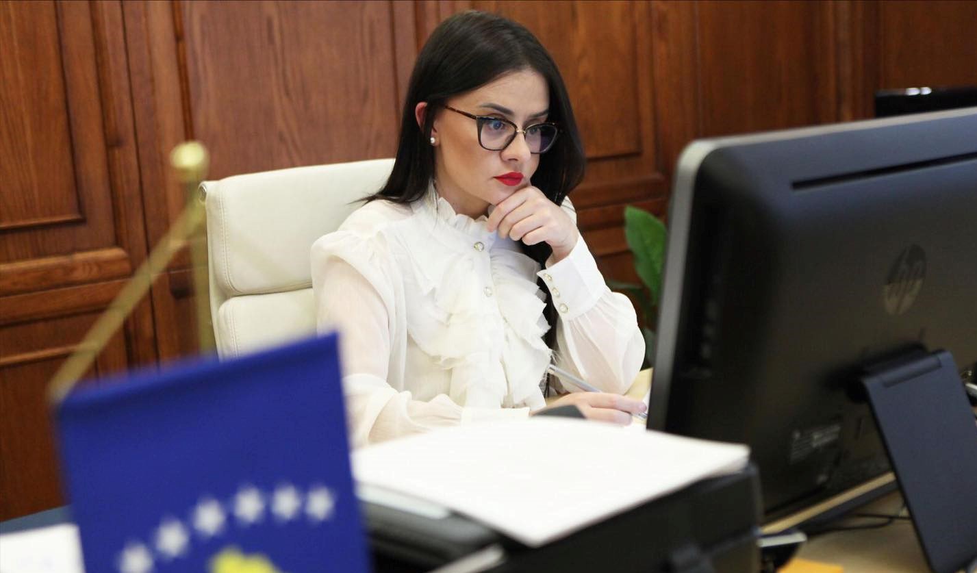 meliza-haradinaj-paralajmeron-dy-skenare-te-keqija-per-kosoven