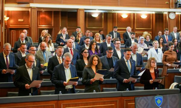 ldk-per-vendimin-e-kushtetueses-per-ligjin-e-kpm-se:-vv-po-mundohet-te-kontrolloje-mediat