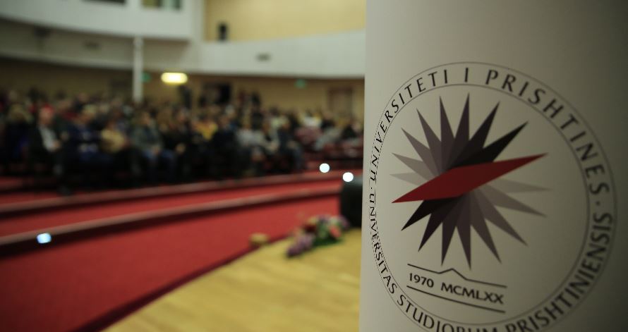 mbahet-sot-ceremonia-e-dhurimit-te-67-titujve-per-fondin-e-bibliotekes-se-fakultetit-filozofik