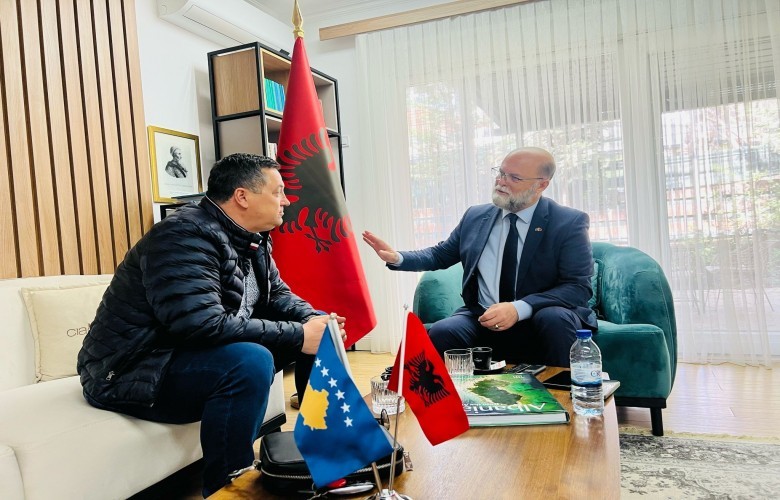 ambasadori-malaj-dhe-kurtishaj-flasin-per-turizmin-kosove-shqiperi