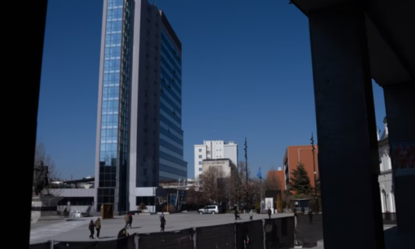 bllokada-ne-kuvend-rrezikon-funksionimin-e-shtetit-dhe-humbjen-e-fondeve-nga-be-ja