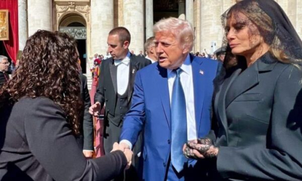 funerali-i-papa-franceskut,-osmani-shtrengon-duart-me-trump-para-ceremonise
