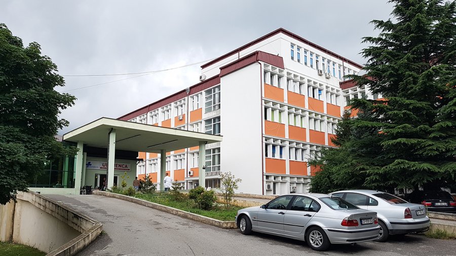 femija-e-qe-u-godit-nga-vetura-ne-peje-eshte-ne-gjendje-stabile
