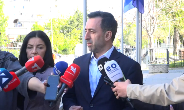 dimal-basha:-albulena-s’po-iu-pelqen-se-eshte-e-zhurmshme,-opozita-po-e-do-nje-grua-te-heshtur