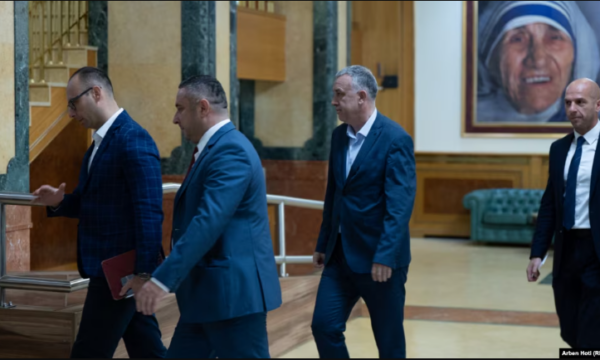 lista-serbe-jashte-loje:-si-do-te-mbrohen-interesat-e-serbeve-ne-kosove?