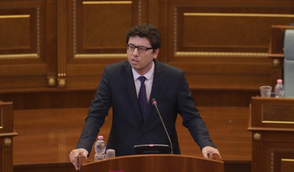 murati-paralajmeron-se-neser-do-te-provojne-te-zgjedhin-albulena-haxhiun-me-votim-te-fshehte