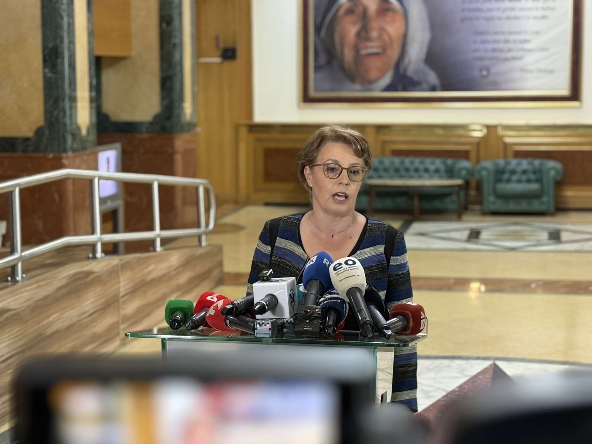 gervalla-per-deklaraten-e-kurtit:-nuk-jane-quajtur-deputetet-hajvane,-por-vetem-nje-person