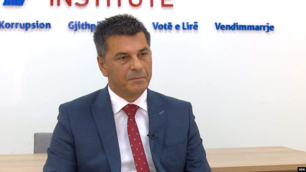 kryeziu:-kur-politika-kthehet-ne-teater,-konstituimi-i-kuvendit-behet-komedi