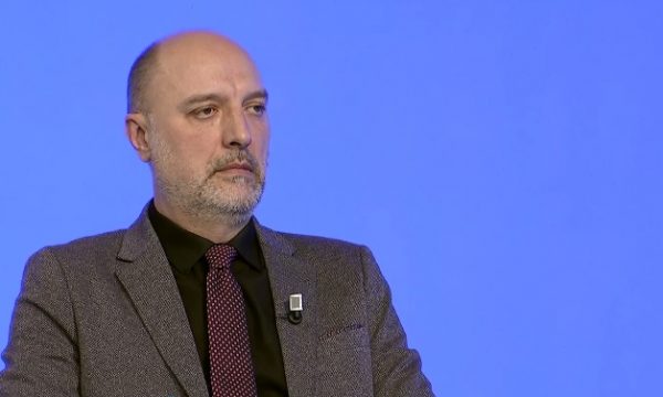 “me-heq-qafe-konjufcen”-–-ymeri-flet-per-nje-strategji-te-kurtit