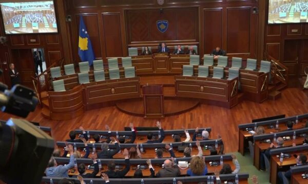 deshton-perseri,-seanca-konstituive-vazhdon-me-7-maj-ne-ora-10:00