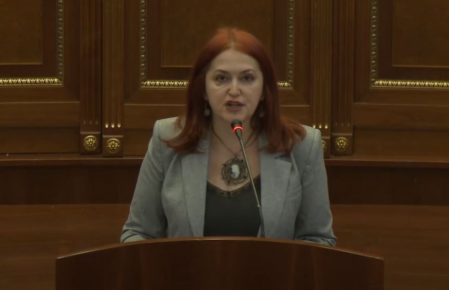 sulmet-e-vv-se-ndaj-kelmendit,-hoxha:-beretat-e-kuqe-ne-aksion,-adriatik-mos-u-dorezo