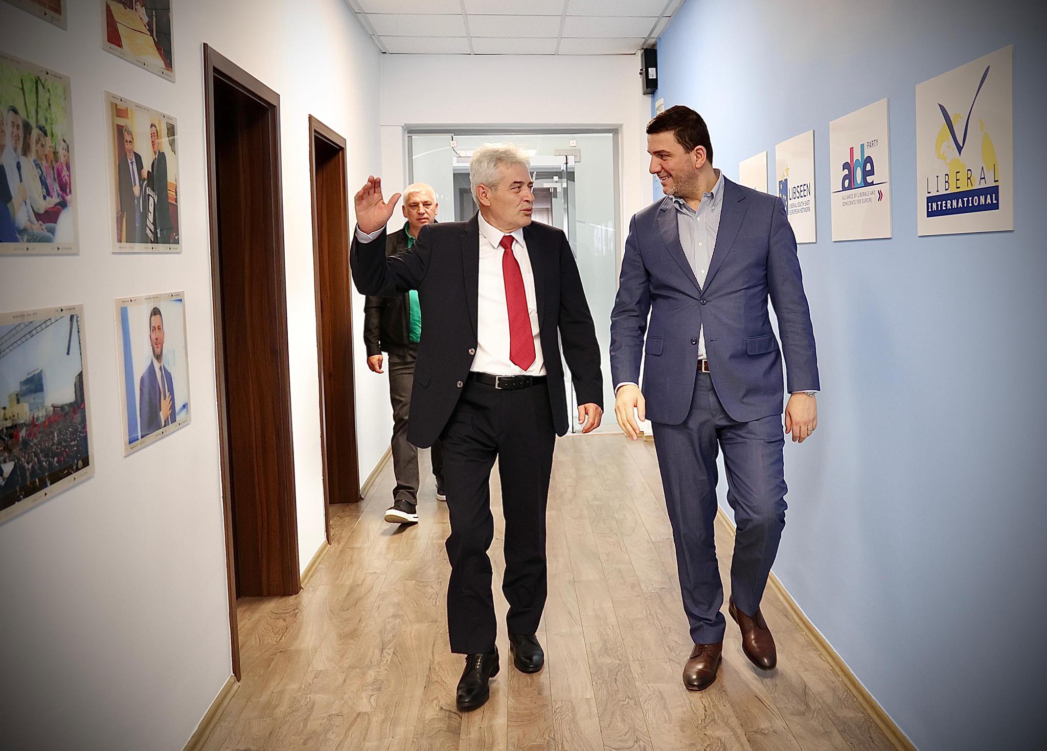 diskutim-vellazeror-e-tejet-i-frytshem-mes-memli-krasniqit-dhe-ali-ahmetit