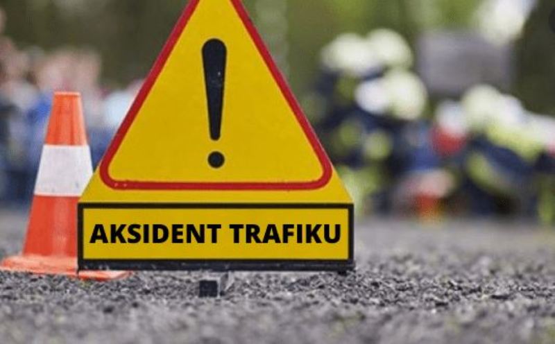 aksident-mes-dy-kamioneve-ne-carraleve,-lendohet-rende-njeri-nga-shoferet