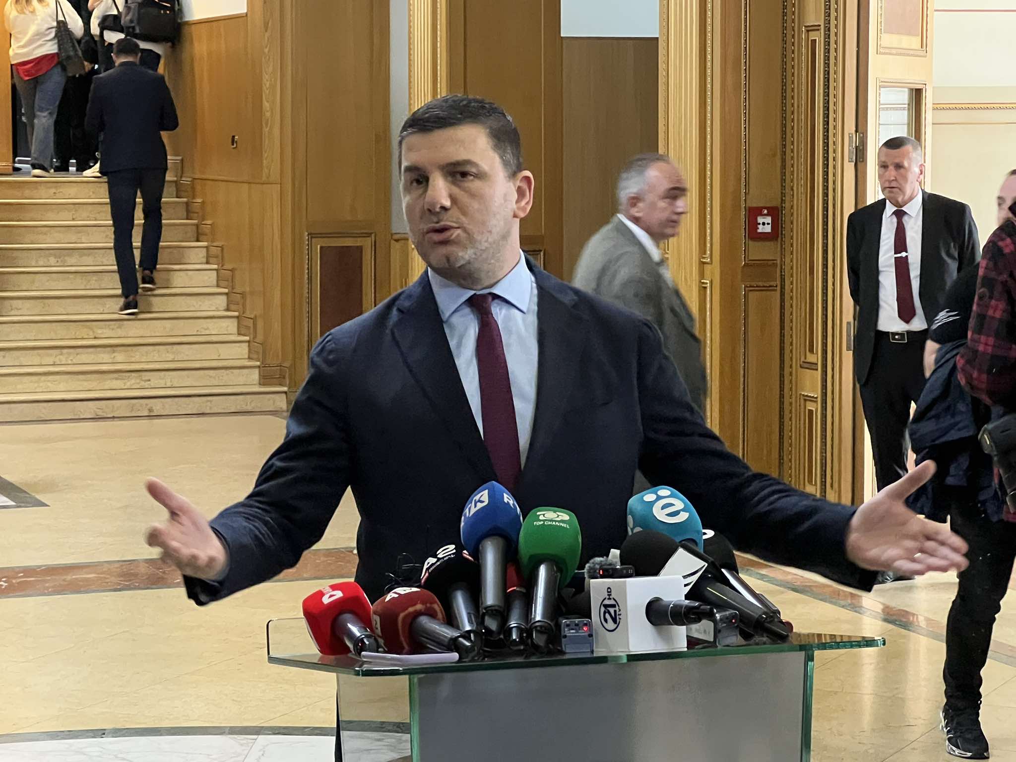 krasniqi-pas-deshtimit-te-seances:-vv-e-ka-marre-shtetin-peng-–-propozimin-e-ldk’se-e-diskutojme-sot