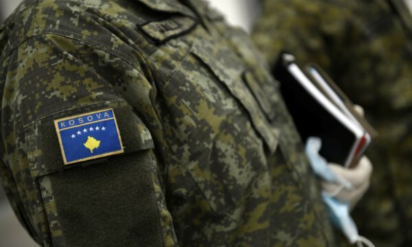 nje-kontigjent-i-fsk-se-dergohet-ne-mision-humanitar-ne-shqiperi