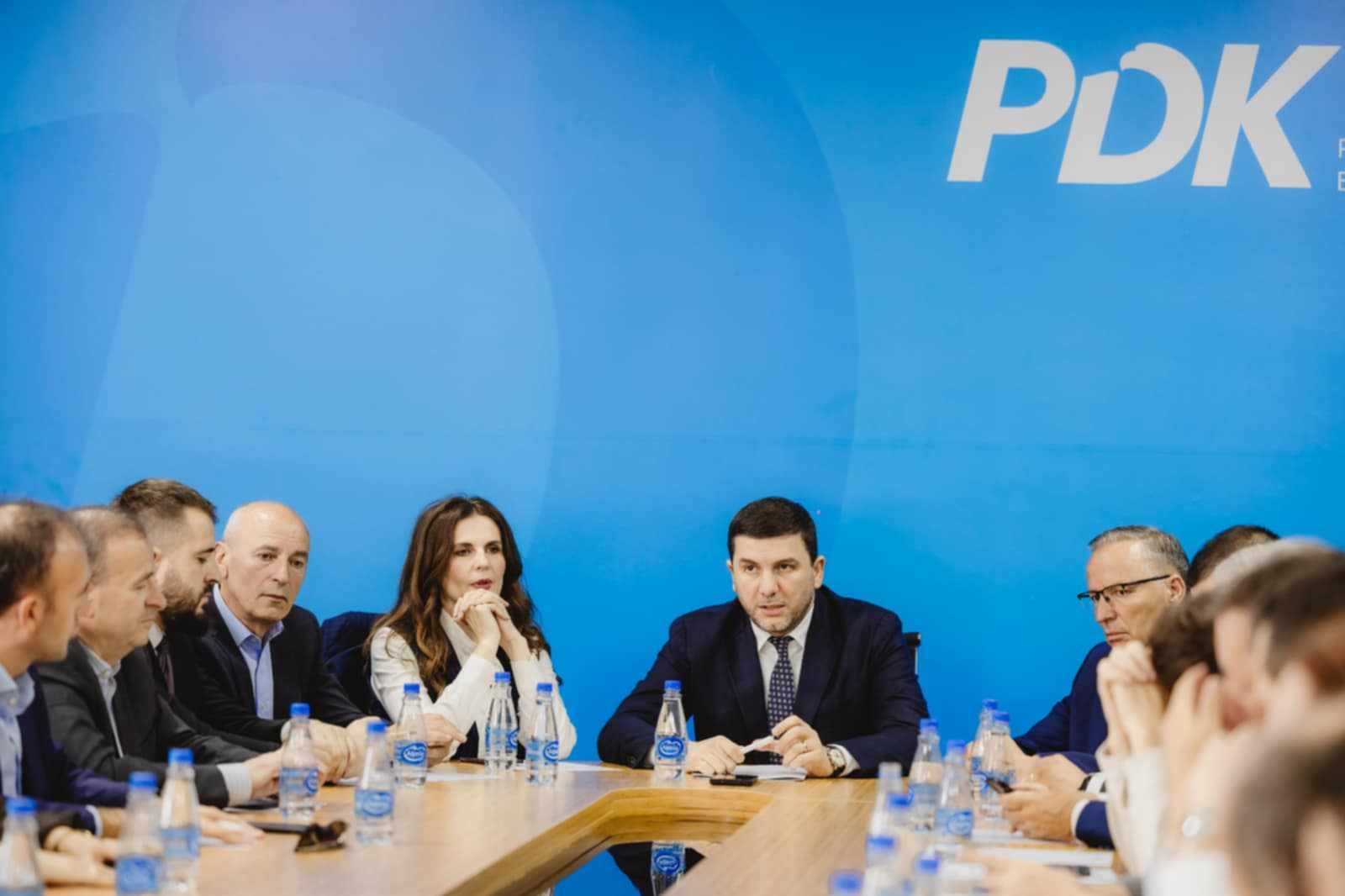 pdk-e-hapur-per-dialog-–-qeveria-e-re-duhet-te-vije-nga-opozita-e-djeshme