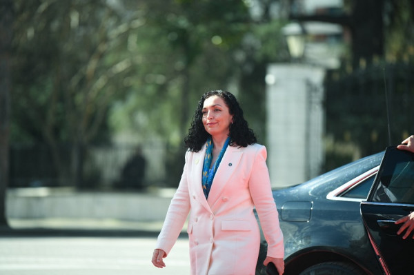 presidenca:-presidentja-osmani-e-gatshme-te-takoje-lideret-politike-per-takim-gjitheperfshires