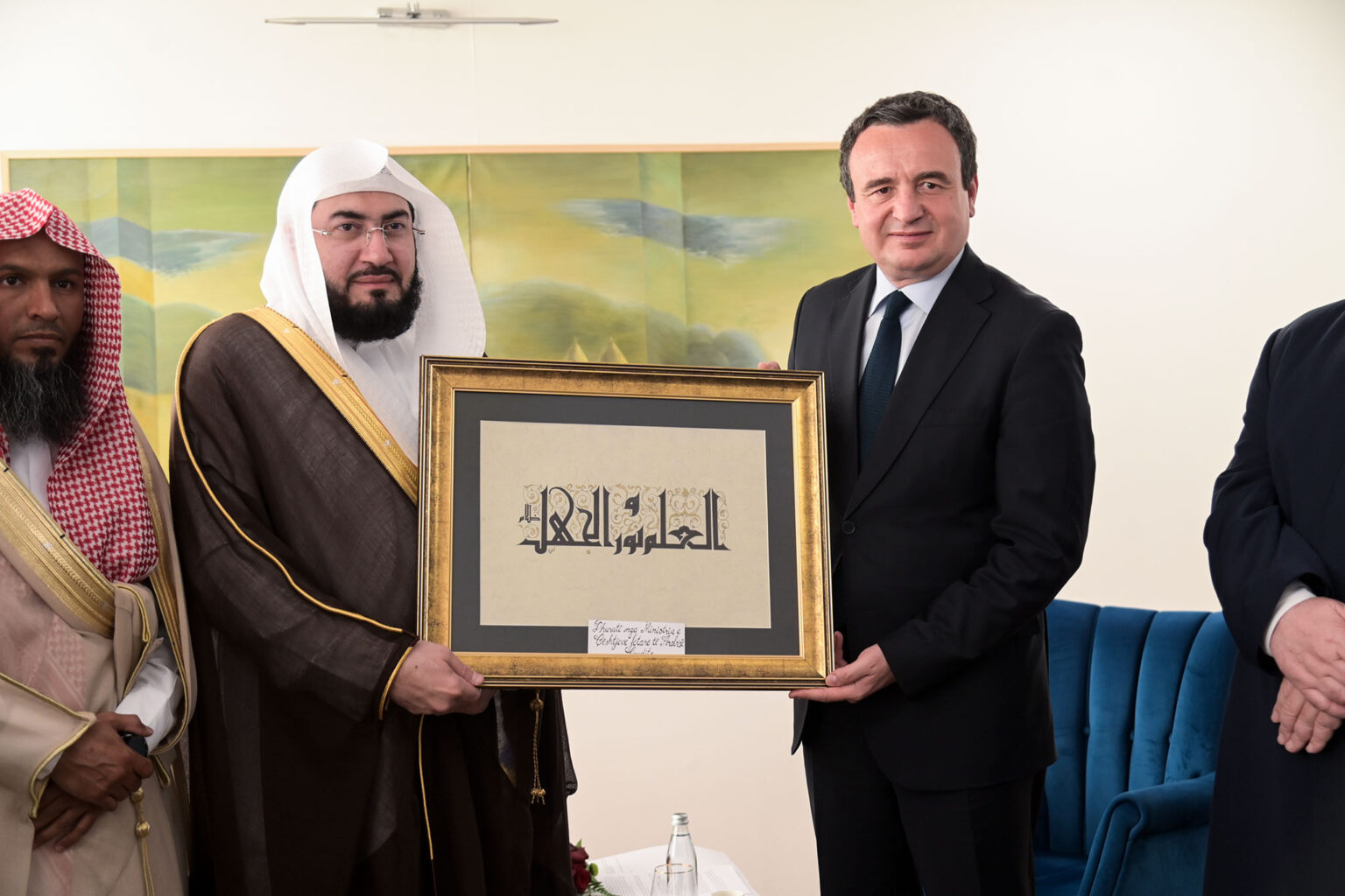 kurti-pret-ne-takim-imamin-e-qabese:-kosova-mirenjohese-per-mbeshtetjen-e-arabise-saudite