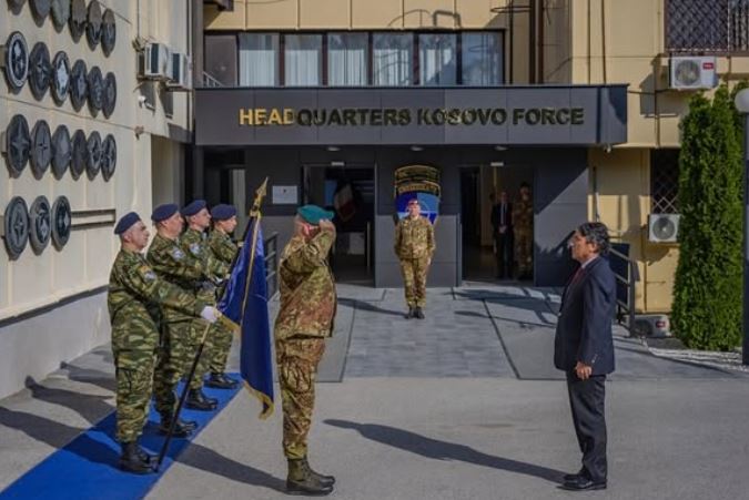 komandanti-i-kfor-it-pret-ambasadorin-italian,-flasin-per-gjendjen-e-sigurise-ne-kosove