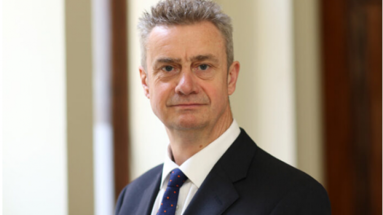 ambasadori-britanik-takoi-trendafiloven:-e-verteta-dhe-drejtesia-duhet-te-triumfojne