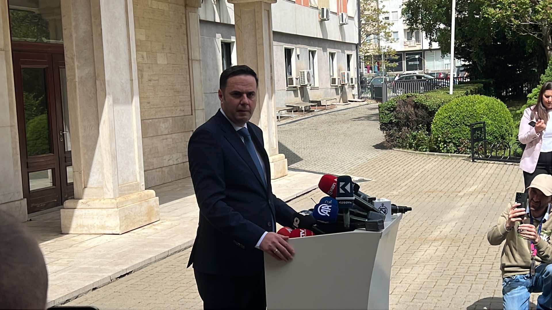 abdixhiku:-nuk-pati-ndonje-ide-tjeter-per-zgjidhje-te-ngercit