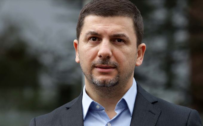 krasniqi:-takimi-te-presidentja-nuk-solli-perparim,-por-ishte-nje-hap-i-duhur