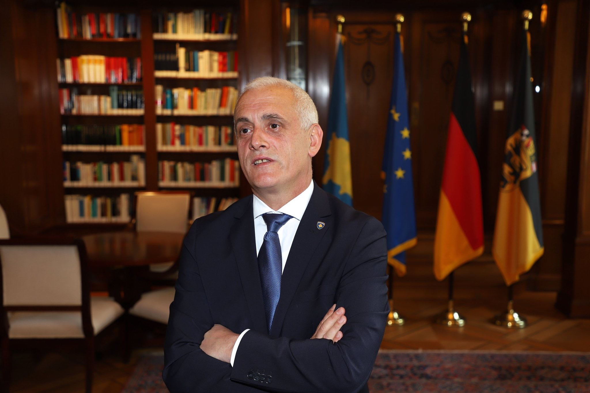 ish-ambasadori-i-kosoves-ne-gjermani:-cfare-porosie-kishte-merz-ne-tirane-per-be-ne