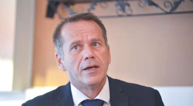 avni-arifi:-kosova-po-demtohet-rende-ne-diplomaci-per-shkak-te-mungeses-se-institucioneve
