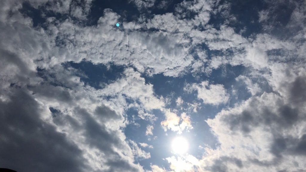 mot-me-diell-–-temperaturat-deri-ne-21°c