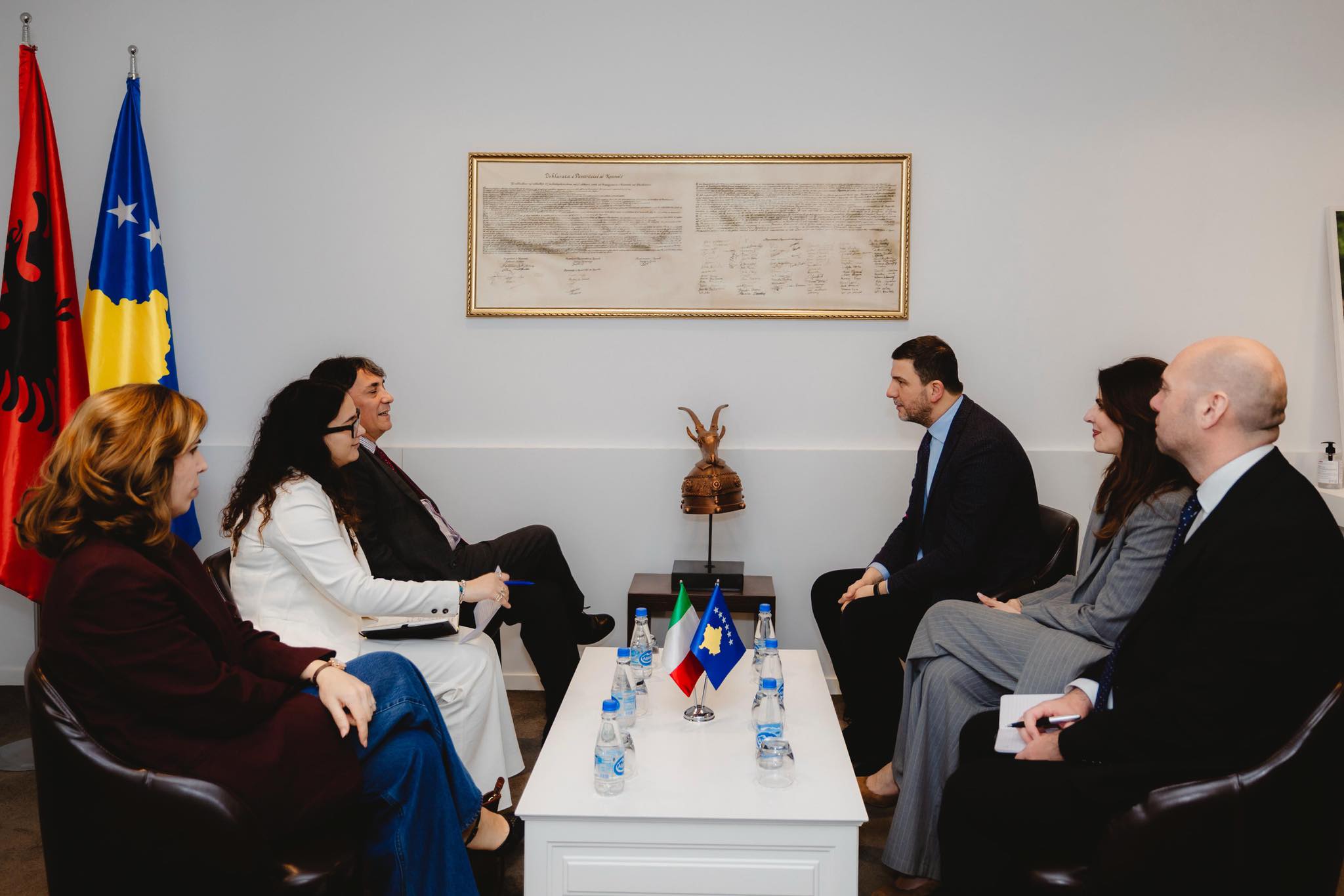 krasniqi-takon-ambasadorin-e-ri-italian:-kosova-ka-nevoje-urgjente-te-dale-nga-bllokada