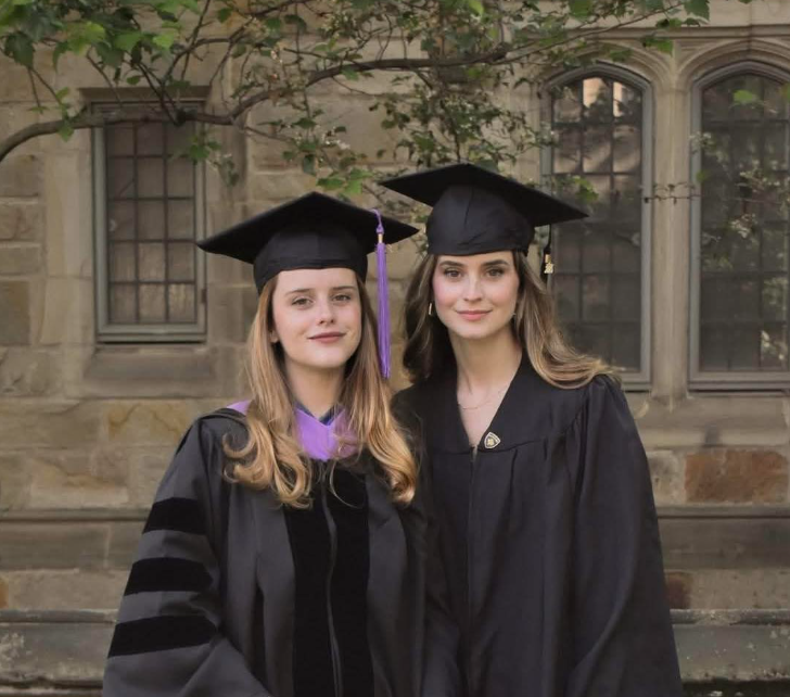 dy-motrat-nga-gjilani-diplomojne-ne-universitetin-prestigjioz-“yale”