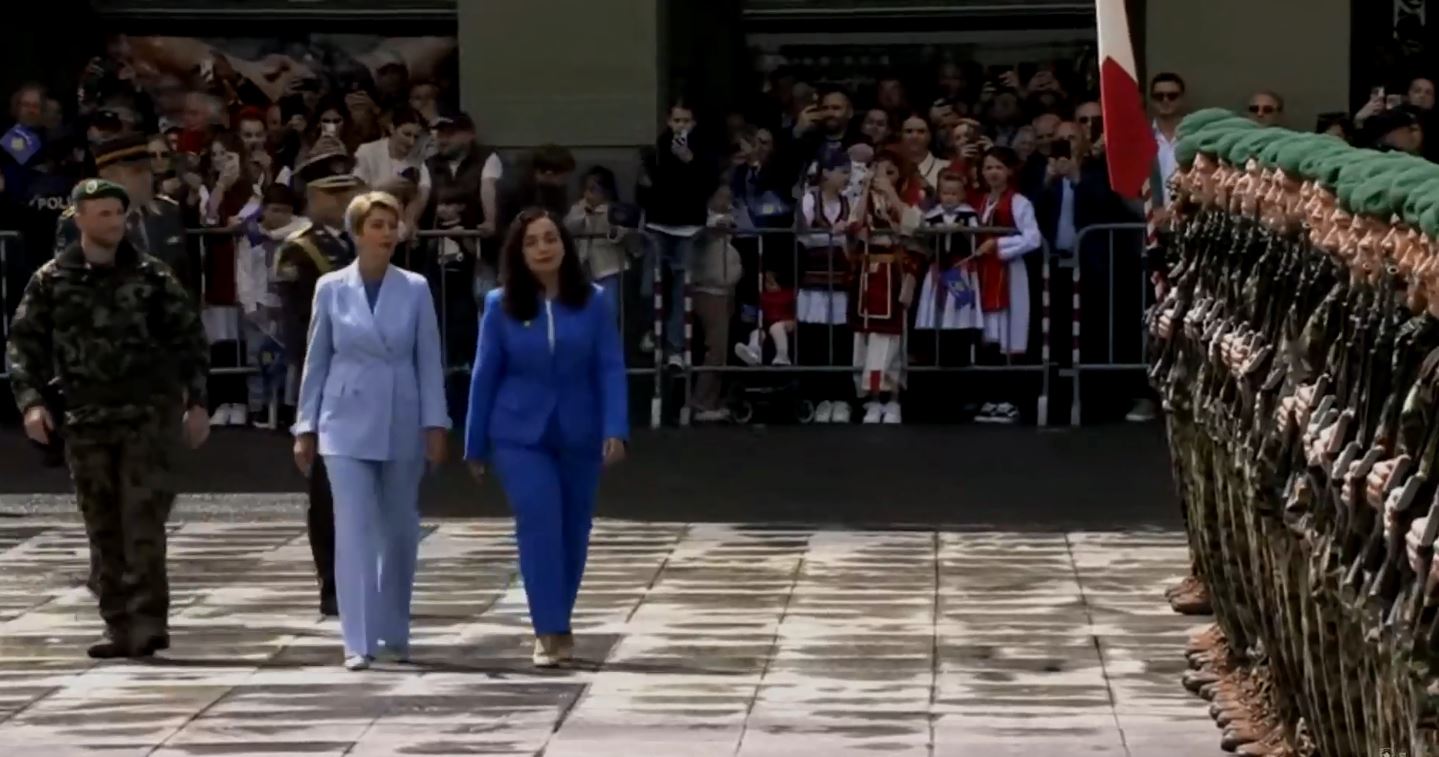 osmani-pritet-me-ceremoni-zyrtare-nga-keller-sutte,-numer-i-madh-i-kosovareve-dalin-ne-bern