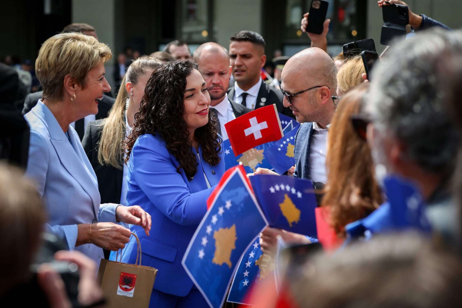 mediat-helvetike-per-viziten-e-osmanit-ne-berne:-“zvicra-rralle-organizon-vizita-shteterore”
