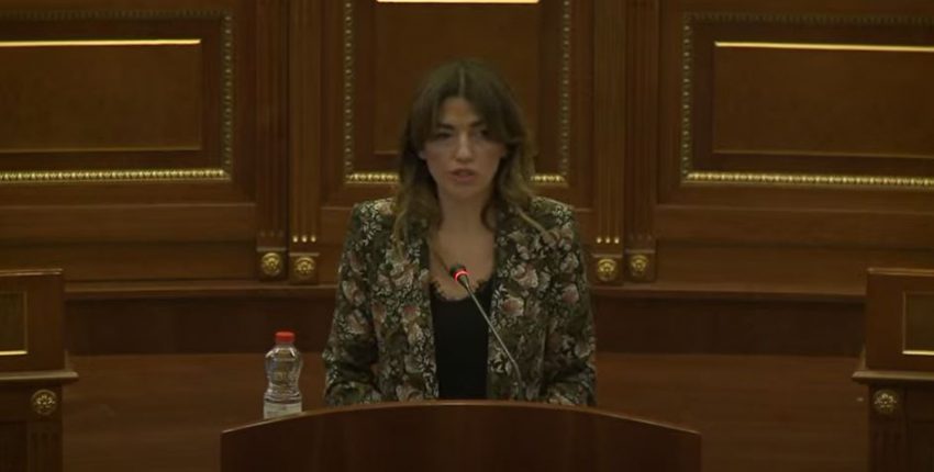 ambasadori-rohde-per-propozimin-e-albulena-haxhiut:-strategjia-qe-deshton-duhet-te-ndryshohet