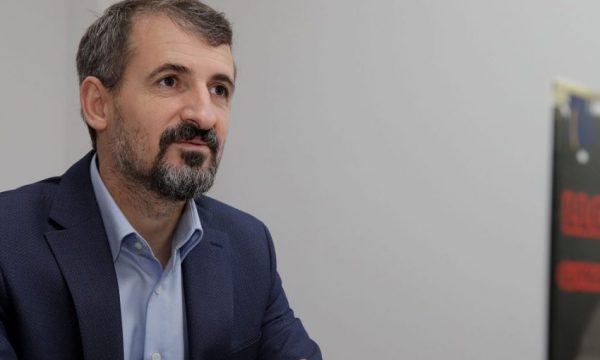 miftaraj:-vendimet-e-qeverise-ne-detyre-jane-anti-ligjore,-por-mbesin-ne-fuqi